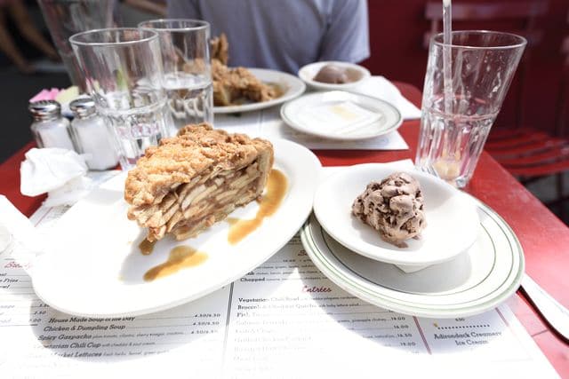 Montclair State students can enjoy apple pie and chocolate ice cream at Raymond's restaurant in Montclair, N.J. Photo by Tunmise Odufuye