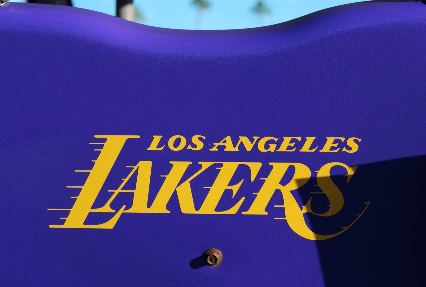 Los_Angeles_Lakers,_Newport.JPG