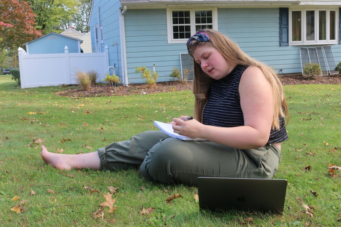 Brielle Wyka studies outside of her home in Parsippany, NJ. Wyka is fully online this semester taking her classes over zoom. Joni Mae De Los Santos | The Montclarion