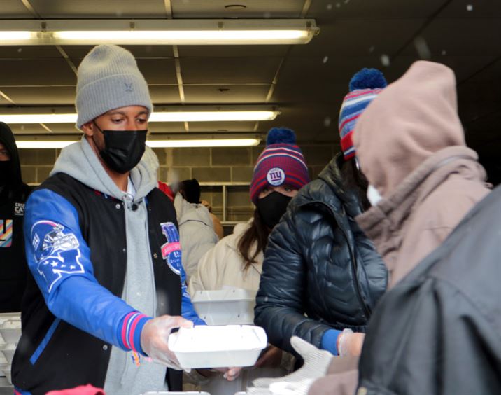 Victor Cruz's foundation partners with Foot Locker to get hometown kids  ready for school