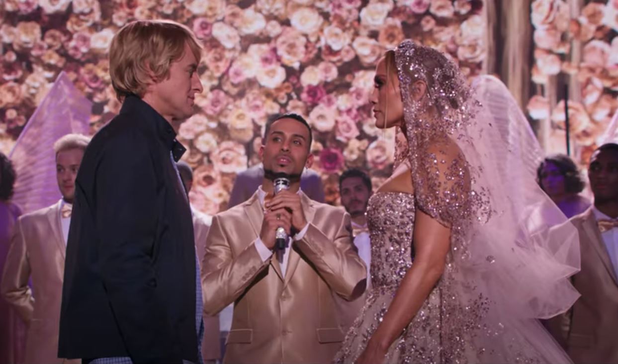 Kat (Jennifer Lopez) chooses to spontaneously marry Charlie (Owen Wilson) to not look like a failure. Photo courtesy of Universal Pictures