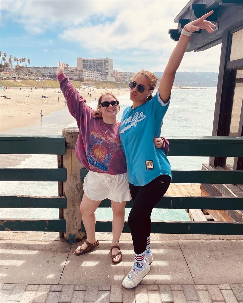 Senior Jane Pettit & sophomore Sabrina Robinson seen enjoying the beautiful west coast weather while on their California trip for the Baseball For All tournament