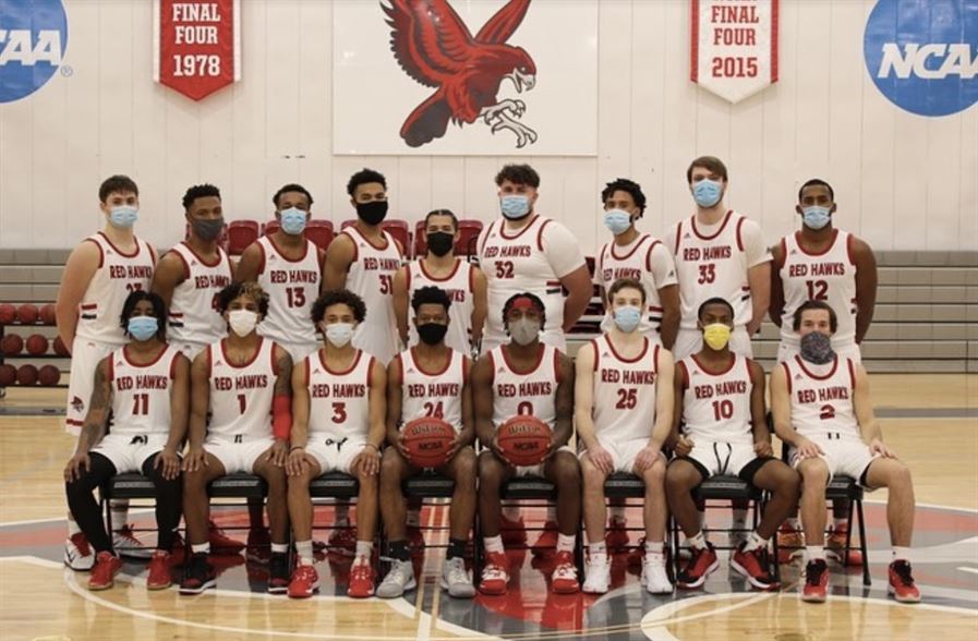 The 2021 Montclair State men’s basketball team, all masked up for a team photo. Photo courtesy of Montclair State Athletics