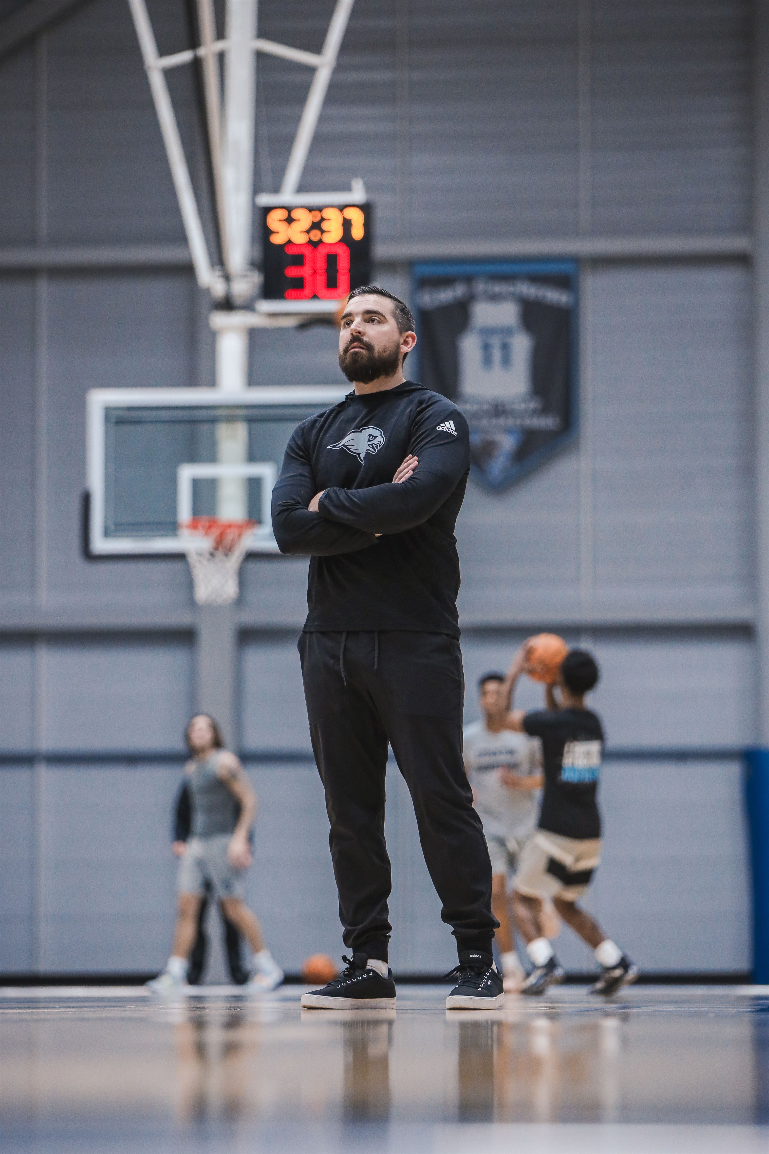Associate head coach Sean Rossi looks over his team. Markell Robinson | The Montclarion