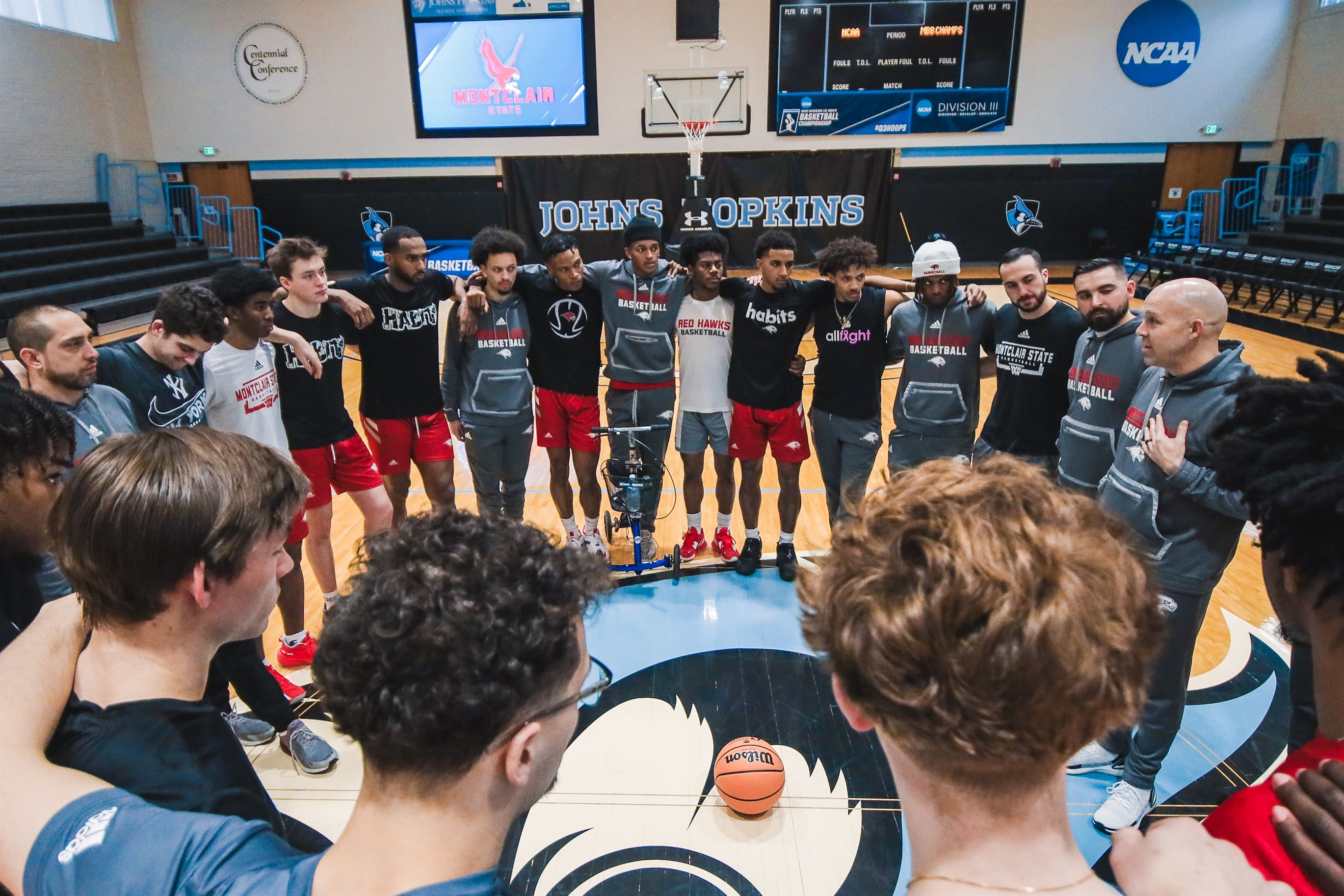 Head coach Justin Potts speaks with the team during a shootaround. Photo courtesy of Markell Robinson.