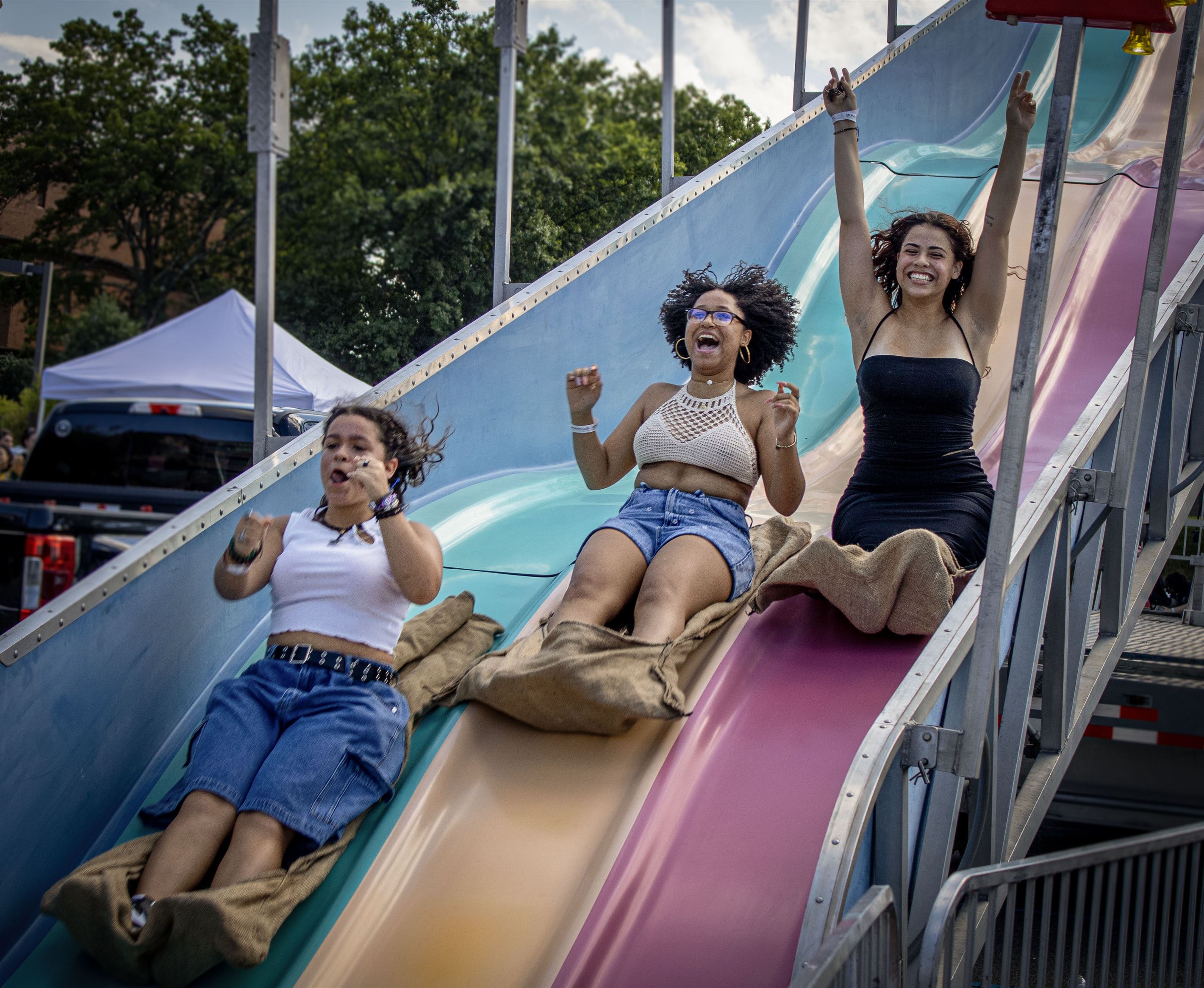 MONTCLAIR, NJ 08/27/2023 MONTCLAIR STATE UNIVERSITY CARNIVAL:  Students enjoying the rides at the Montclair State University Carnival, on sunday 27th. - photo by Dani Mazariegos