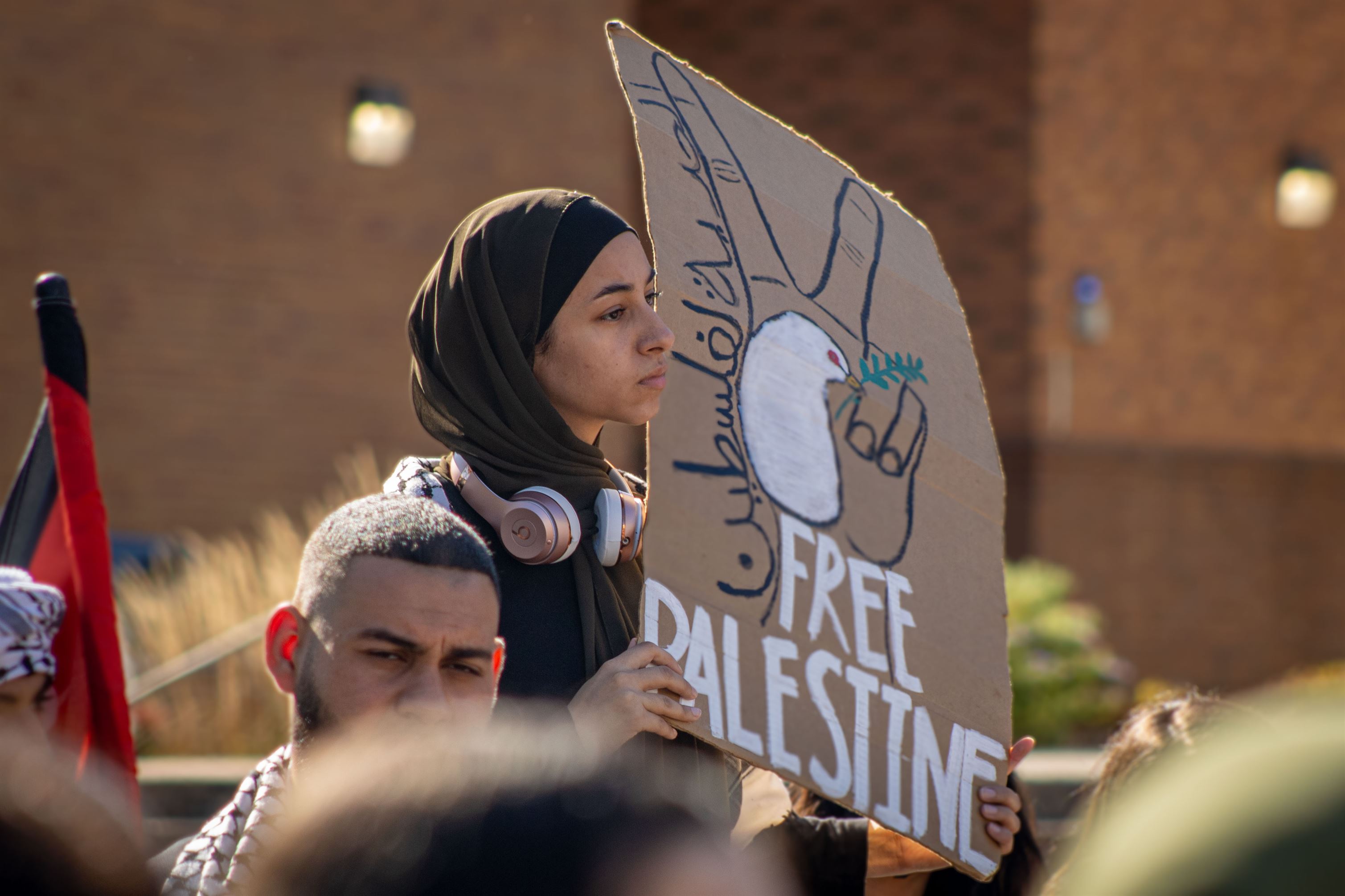 Someone holds up a poster that reads "Free Palestine," while protesting. Dani Mazariegos | The Montclarion