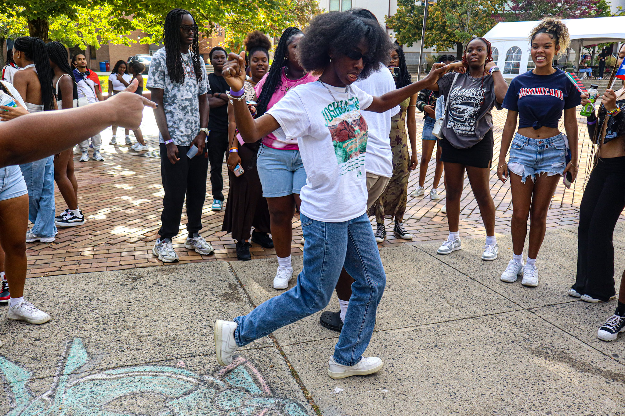 Student surrounded by crowd as they dance to the music. David Bien-Aime┃The Montclarion