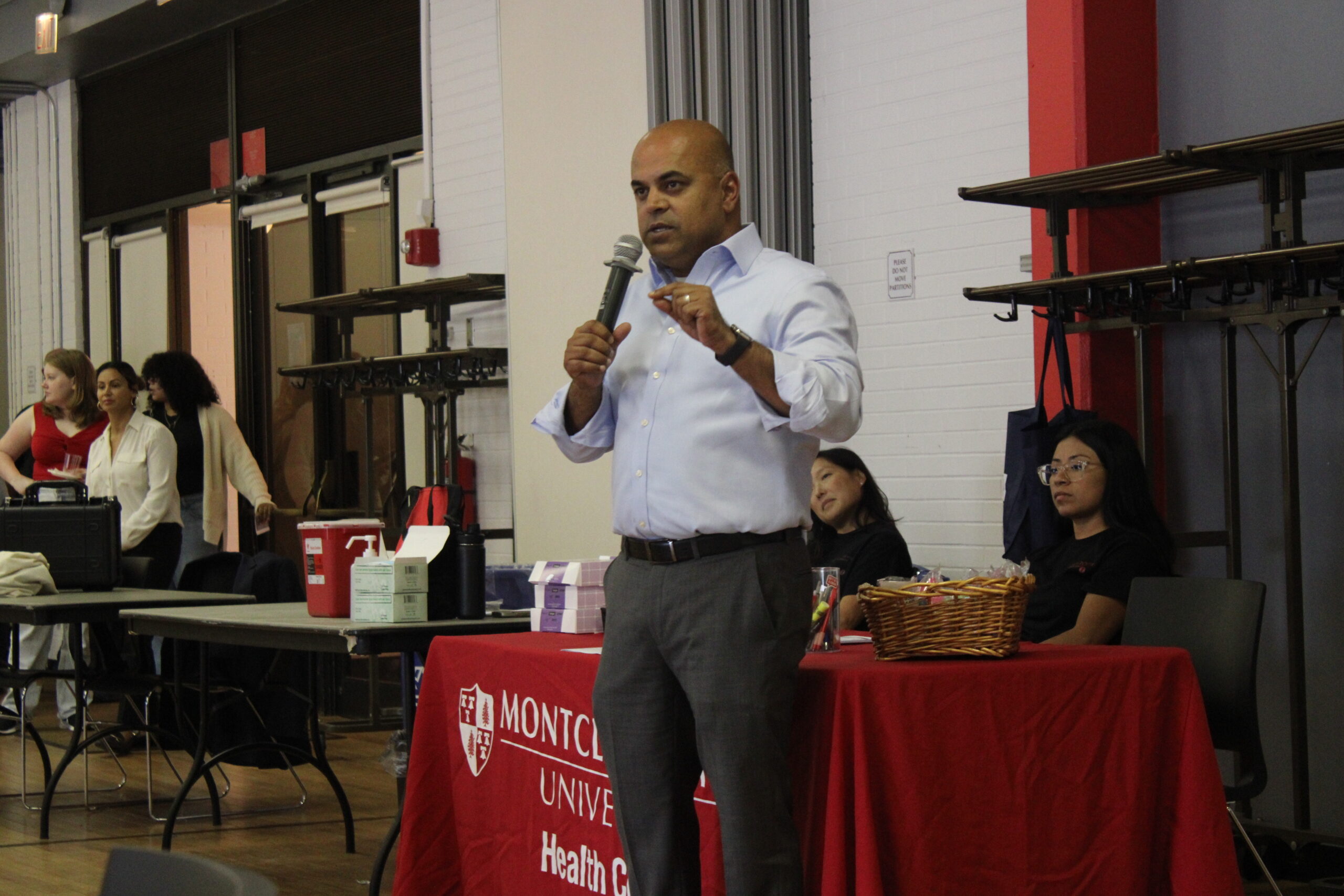 Assemblyman Al Barlas speaking to a crowd during The National Voter Registration Event.