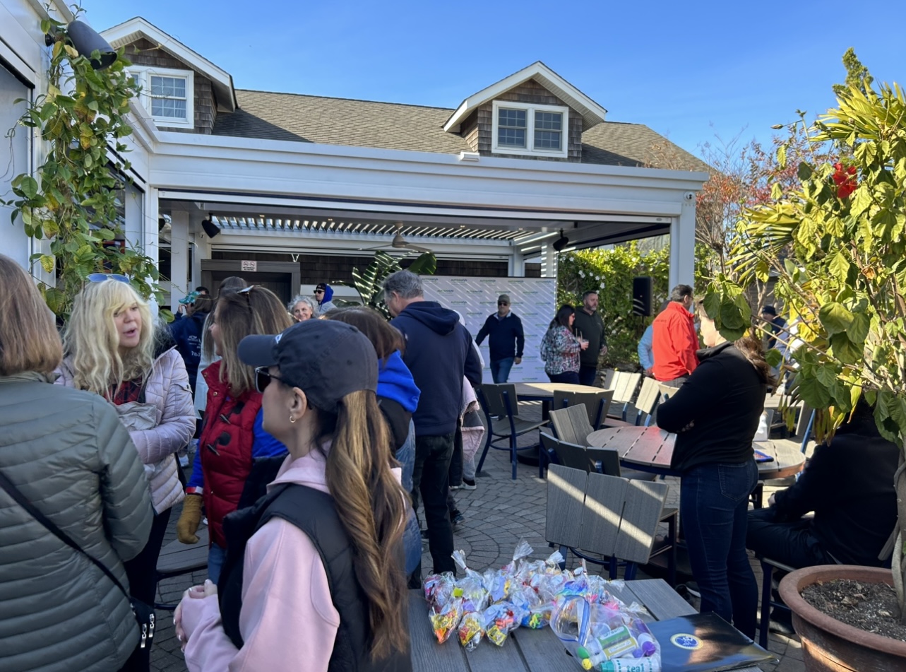 Attendees gather at Leggett’s Sand Bar before the walk. Danielle Vuono | The Montclarion