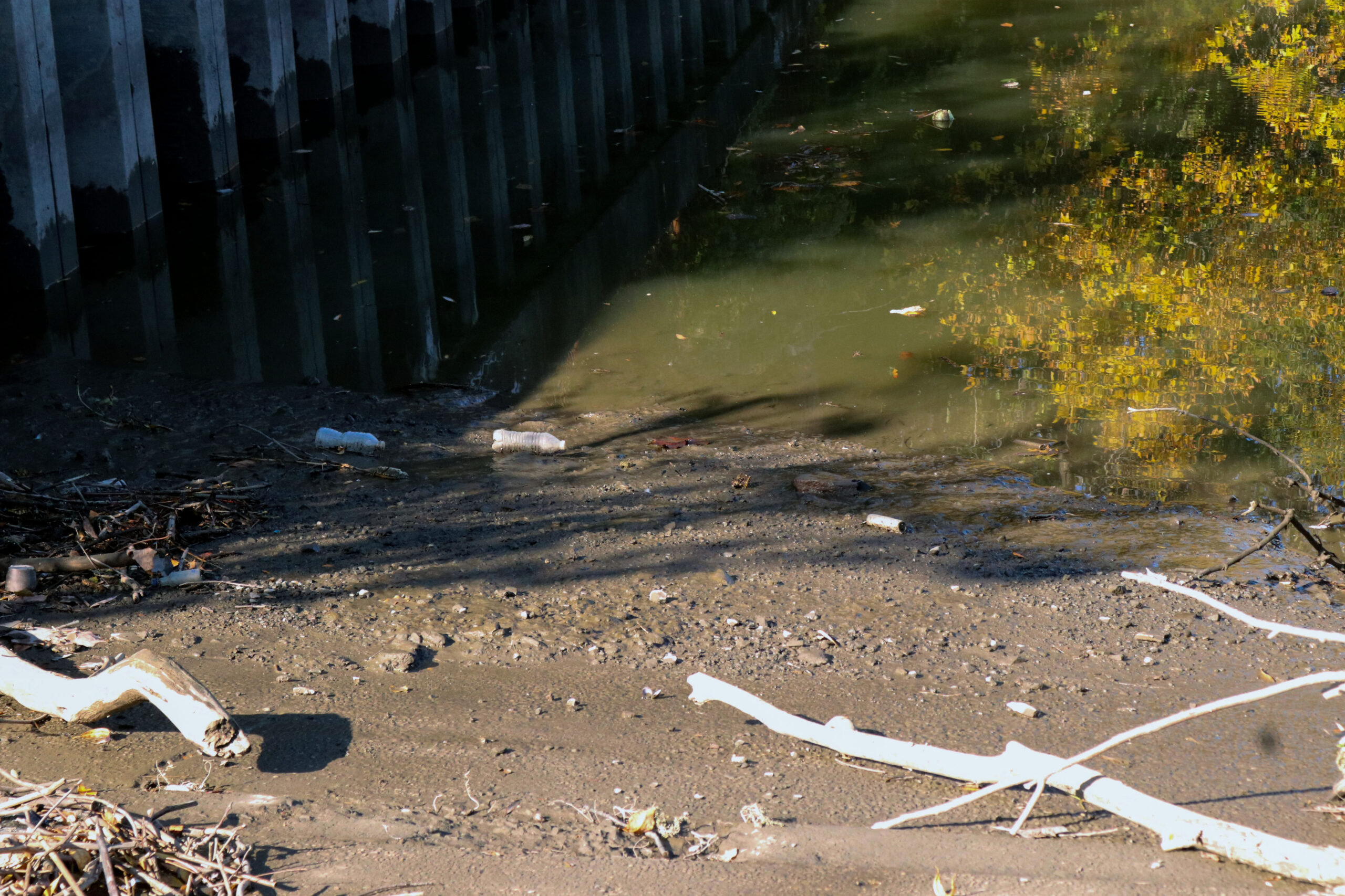 NEWARK, NJ 10-19-2024 PASSAIC RIVER POLLUTION: The Passaic River, which has polluted seditment from industrial dumping dating back to the 1950s, runs throughout the city of Newark, NJ, effecting its clean water supply. Photo courtesy of Meagan Kane.