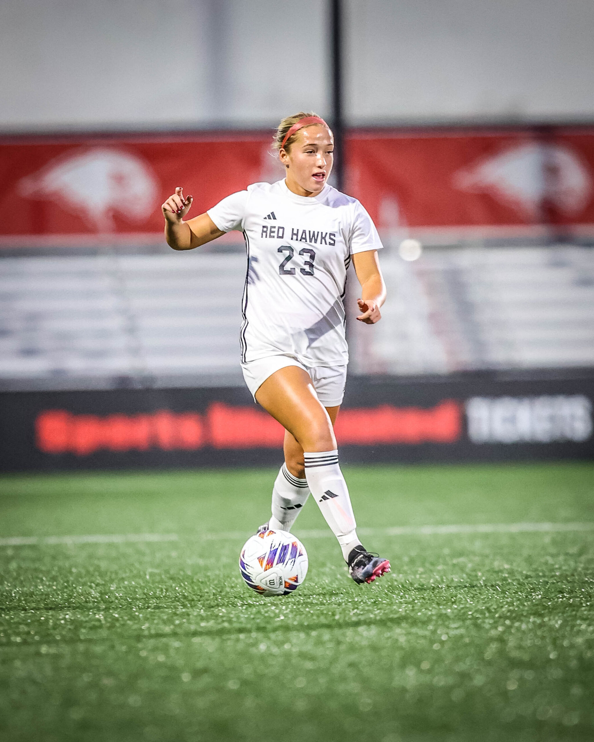 “There’s obviously pressure when you are down 2-1 with only a couple minutes left in the game,” said junior midfielder Shannon Mullins. “I just stayed composed, waited for the right time, and got the shot off.”