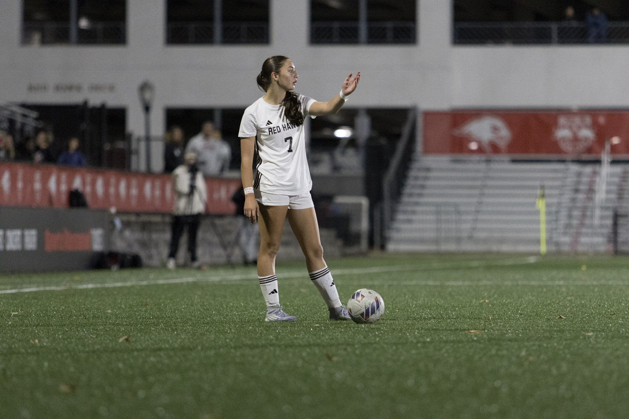 Defender Carly Guzzardo was one of Montclair State's biggest targets in the 2025 recruiting class. This commitment proved to be crucial, with Guzzardo winning NJAC Rookie of the Year.