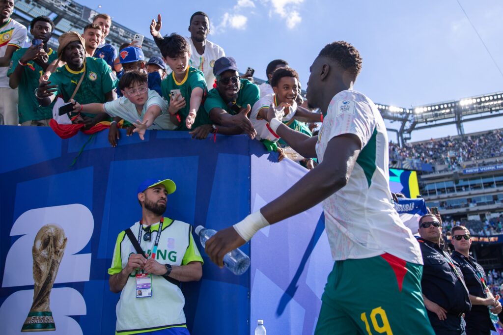 EAST RUTHERFORD, NJ 06/19/2026 2026 FIFA WORLD CUP GROUP I STAGE FRANCE vs. SENEGAL: Moussa Niakhaté of Senegal high-fives fans after the match before entering the tunnel at New York New Jersey Stadium - Photo by Irish Maliborski/