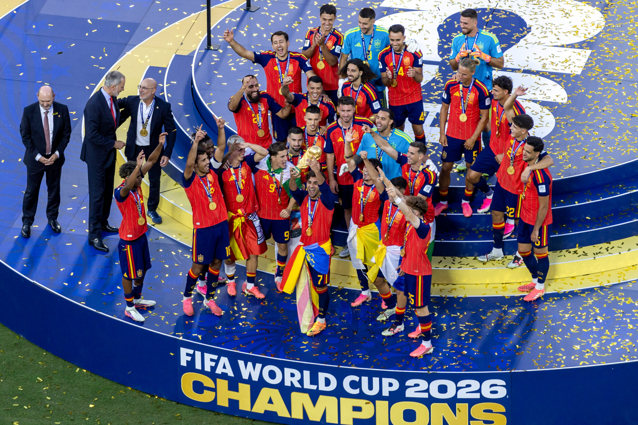EAST RUTHERFORD, NJ 07/18/2026 2026 FIFA WORLD FINAL SPAIN vs. ARGENTINA:Spain players celebrate as Ferran Torres lifts the World Cup trophy after defeating Argentina at New York New Jersey Stadium. Photo by Irish Maliborski